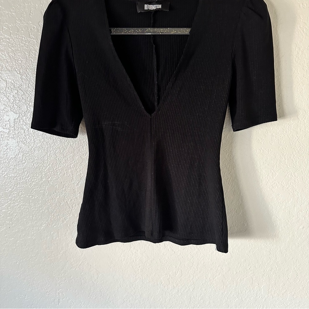 Reformation black ribbed deep plunge v neck top size XS - Picture 6 of 9